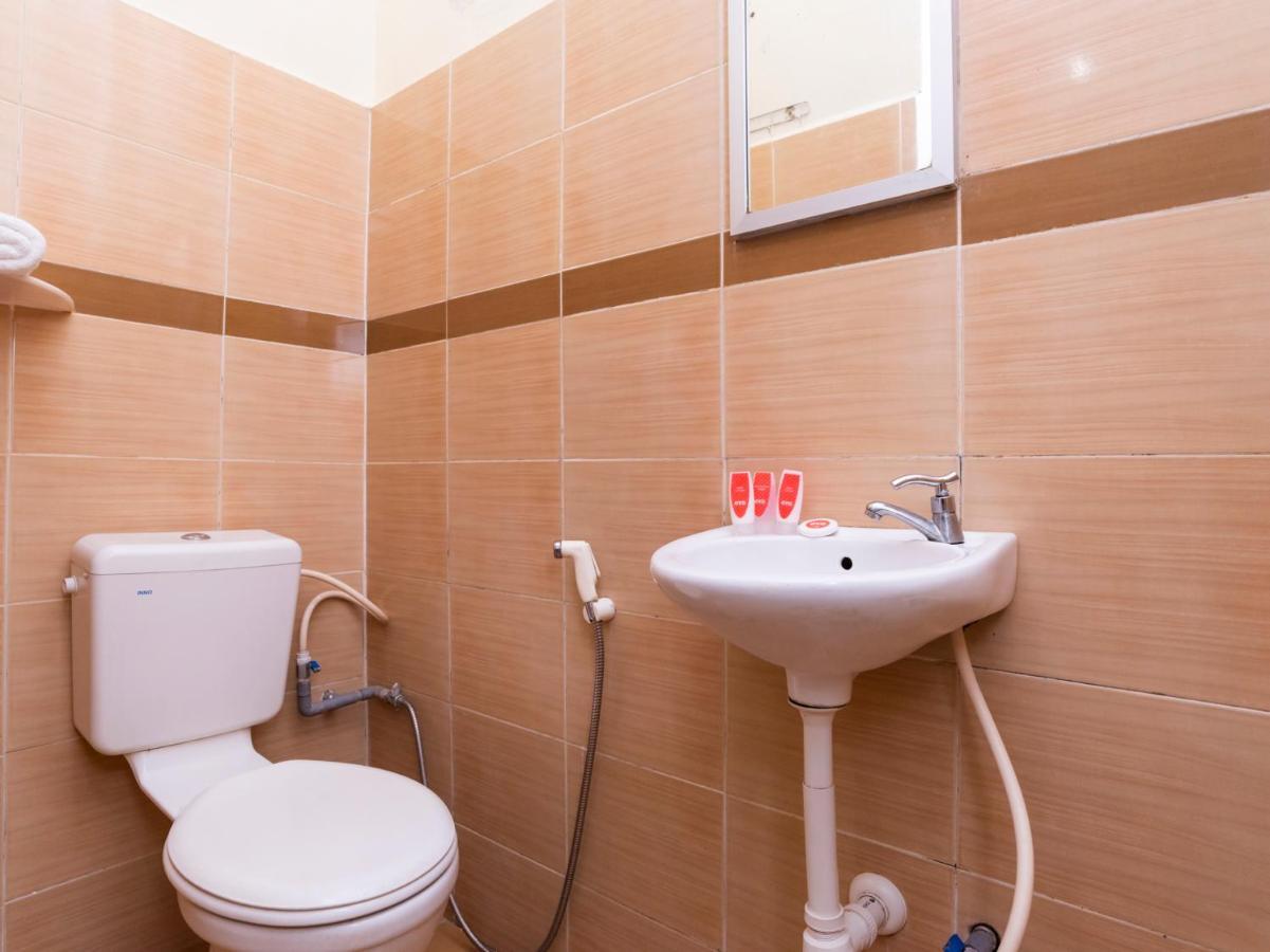 Oyo 89536 Hazris Hotel Batu Pahat Esterno foto