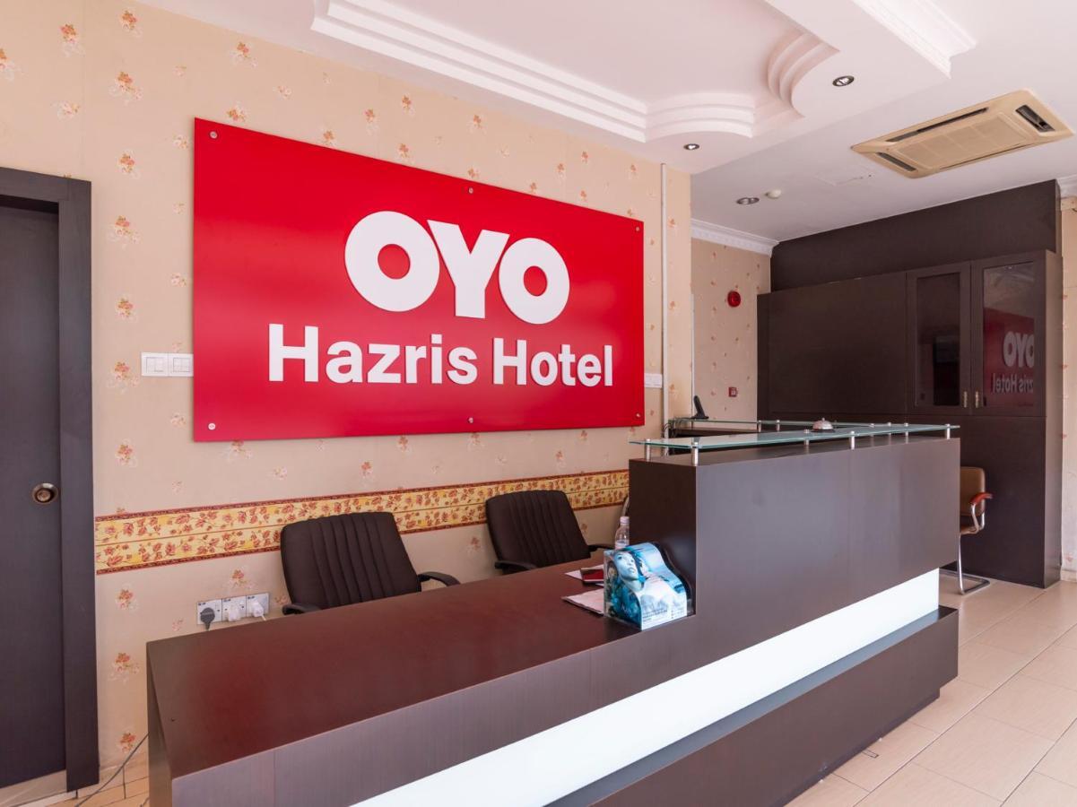 Oyo 89536 Hazris Hotel Batu Pahat Esterno foto