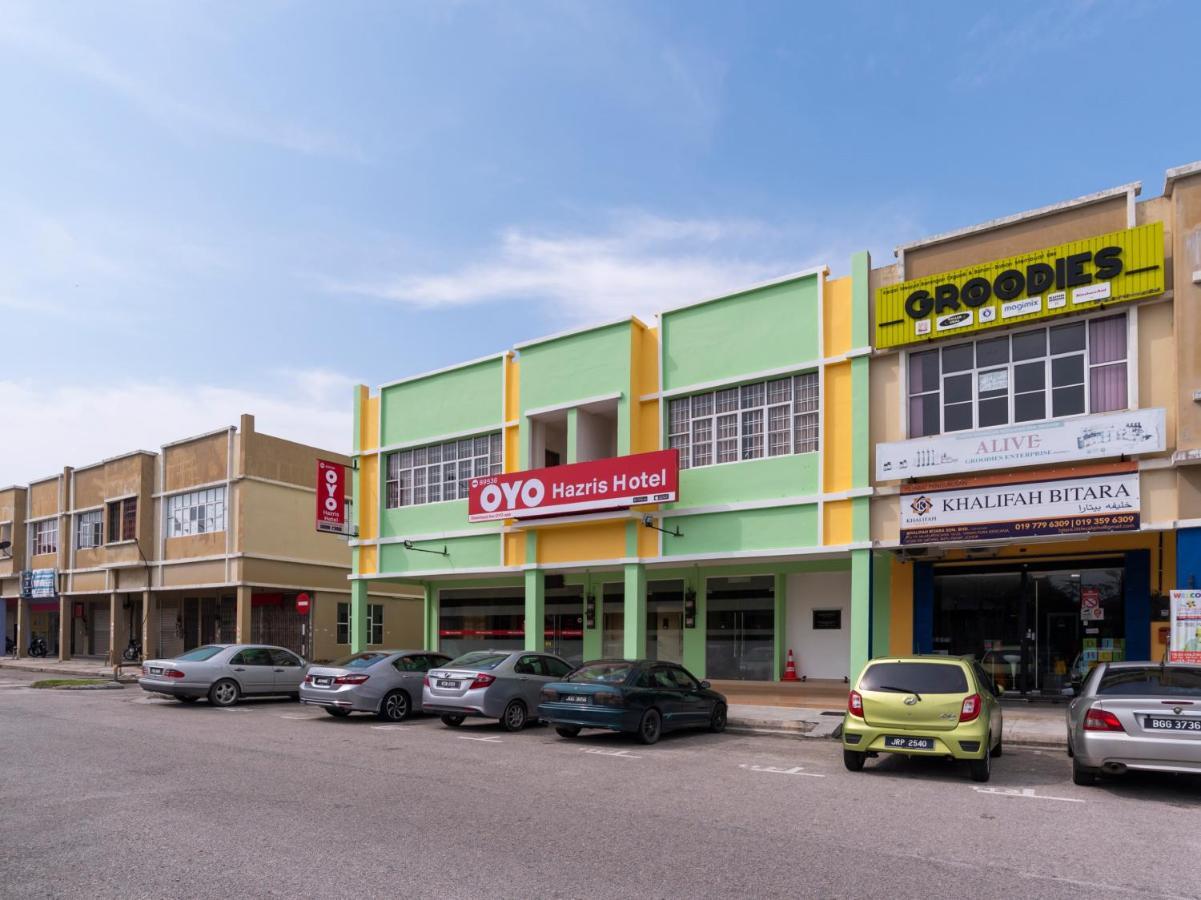 Oyo 89536 Hazris Hotel Batu Pahat Esterno foto