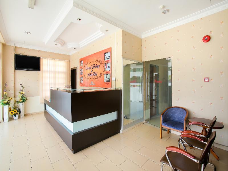 Oyo 89536 Hazris Hotel Batu Pahat Esterno foto