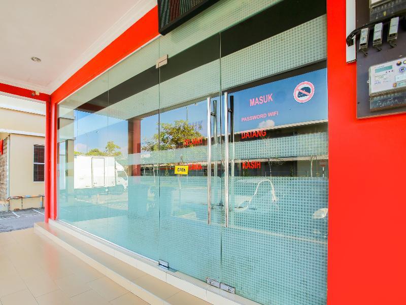 Oyo 89536 Hazris Hotel Batu Pahat Esterno foto