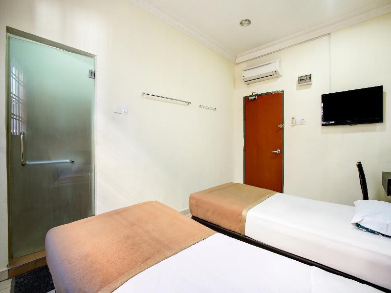 Oyo 89536 Hazris Hotel Batu Pahat Esterno foto