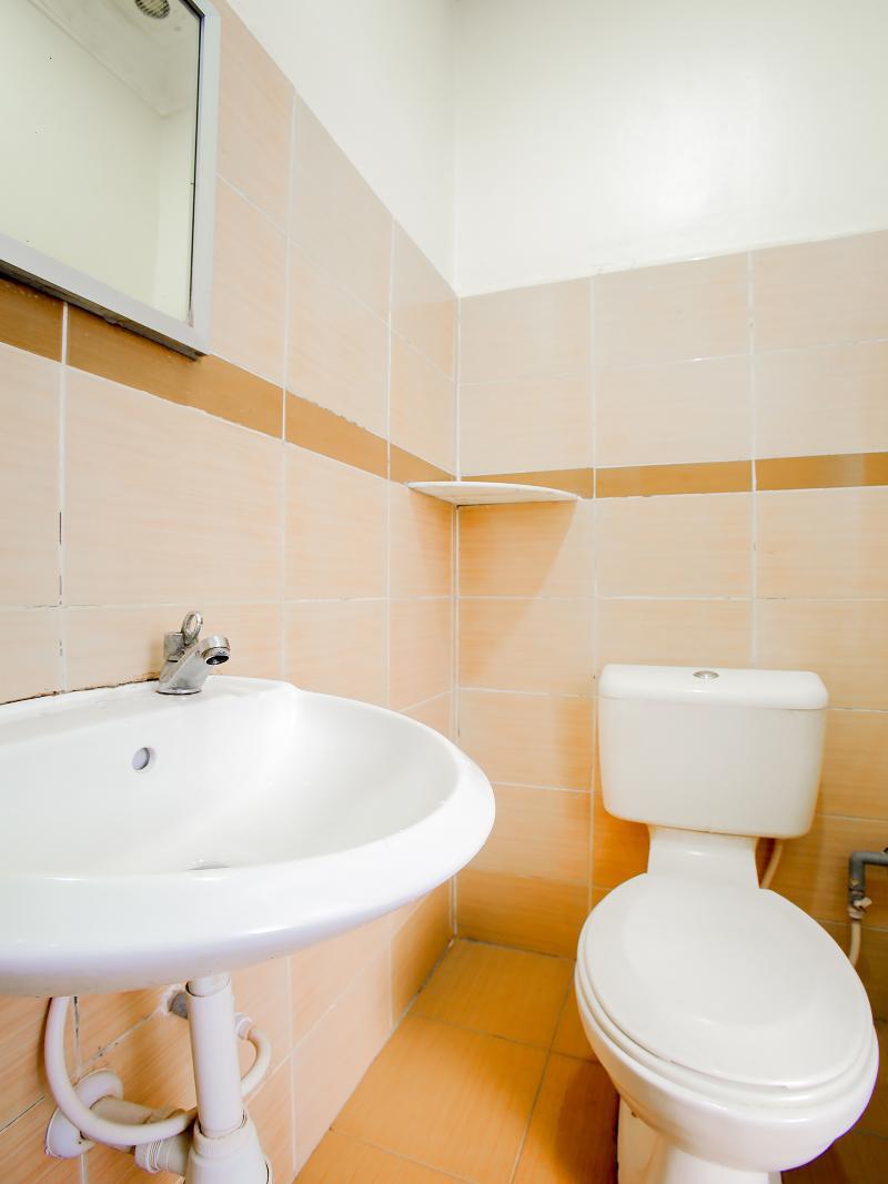 Oyo 89536 Hazris Hotel Batu Pahat Esterno foto