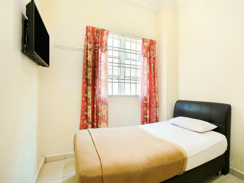 Oyo 89536 Hazris Hotel Batu Pahat Esterno foto