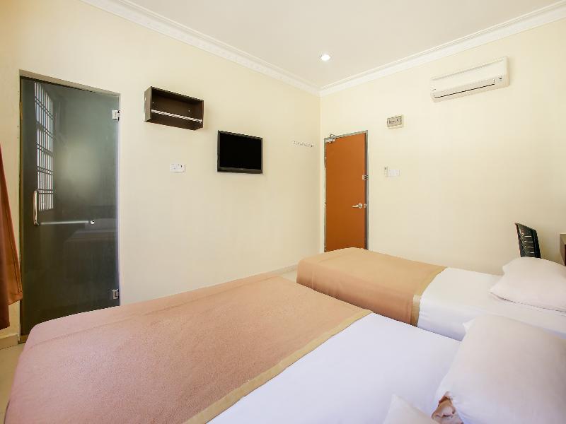 Oyo 89536 Hazris Hotel Batu Pahat Esterno foto