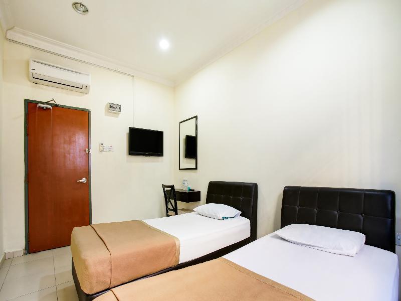 Oyo 89536 Hazris Hotel Batu Pahat Esterno foto